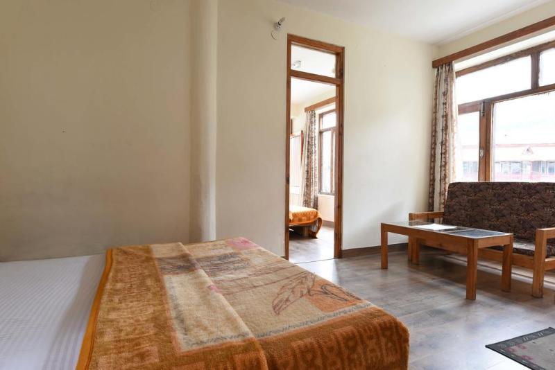 Tourist Hotel 10 Minutes Walking Distance From The Mall Manāli Esterno foto
