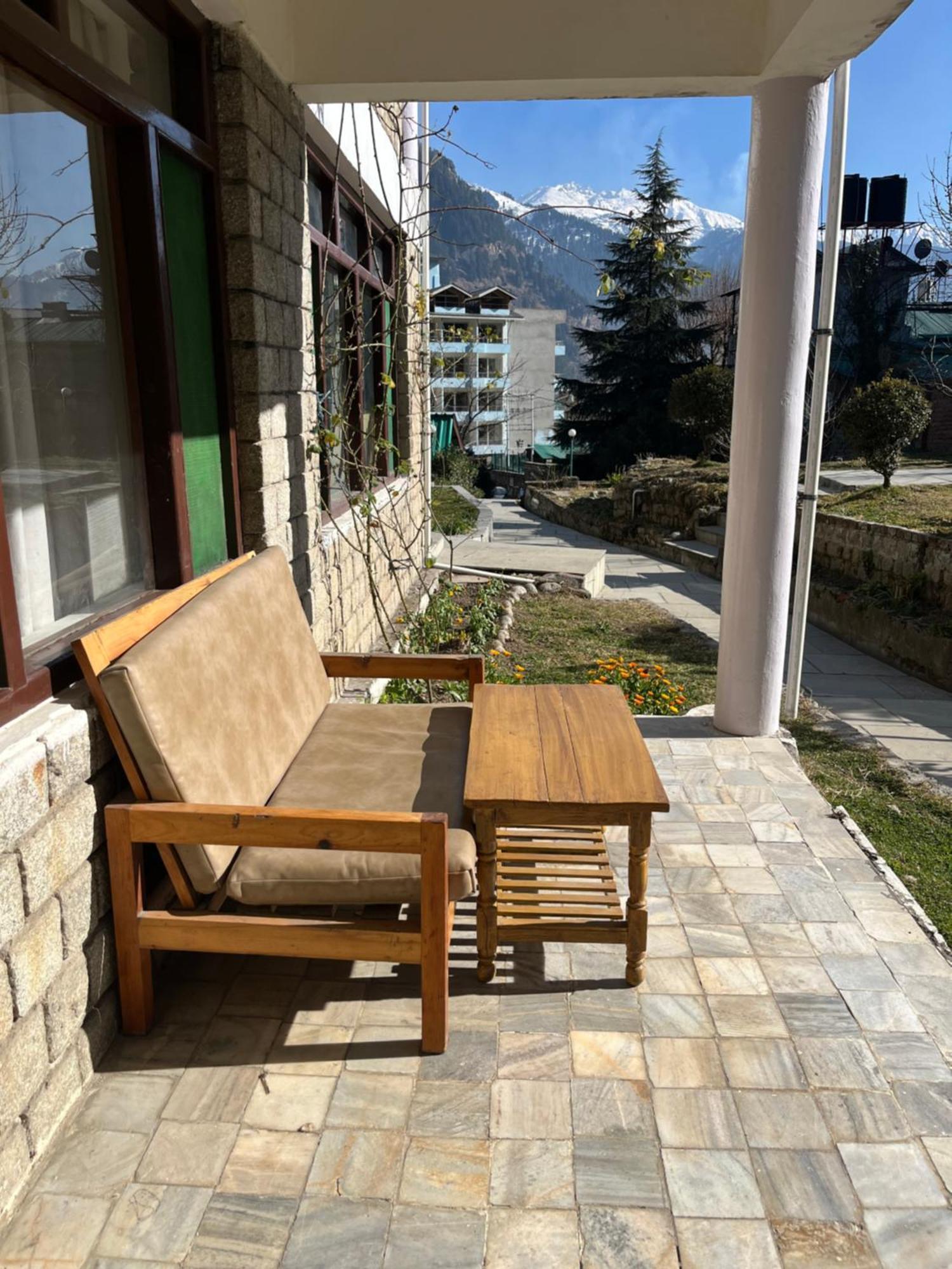 Tourist Hotel 10 Minutes Walking Distance From The Mall Manāli Esterno foto