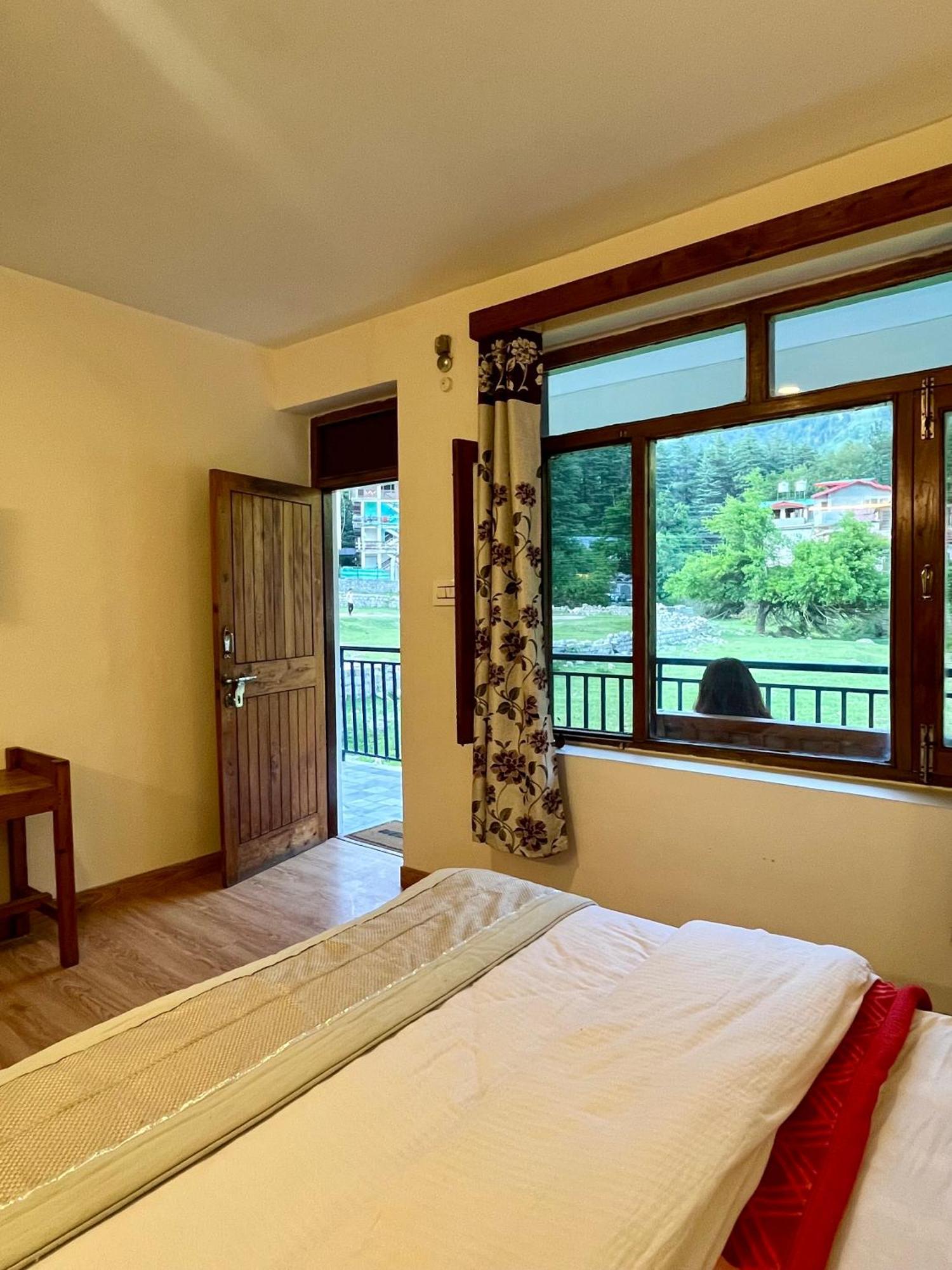 Tourist Hotel 10 Minutes Walking Distance From The Mall Manāli Esterno foto