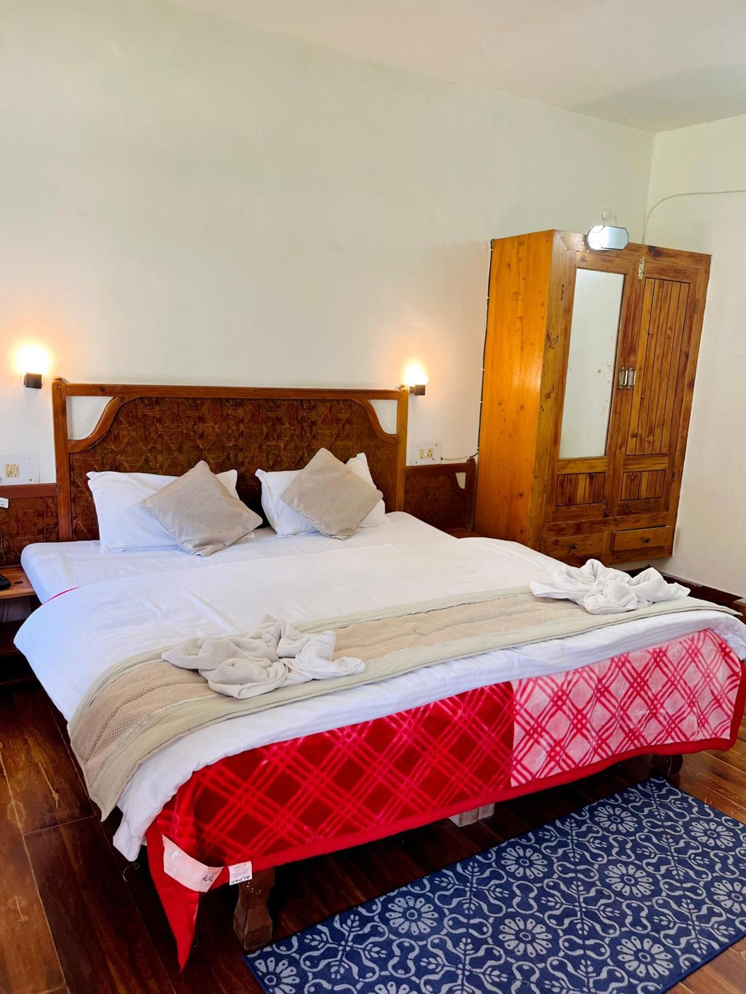Tourist Hotel 10 Minutes Walking Distance From The Mall Manāli Esterno foto