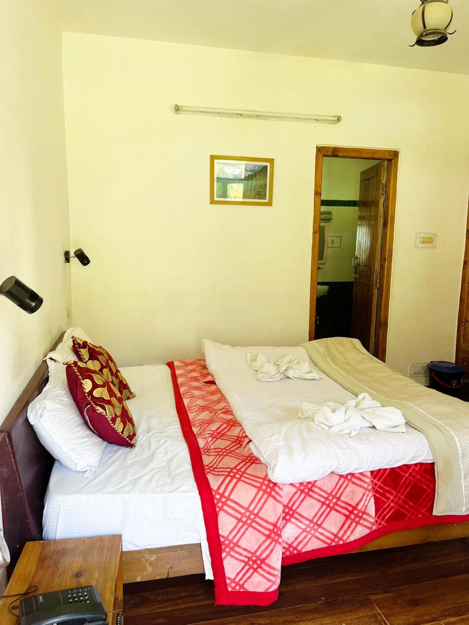Tourist Hotel 10 Minutes Walking Distance From The Mall Manāli Esterno foto