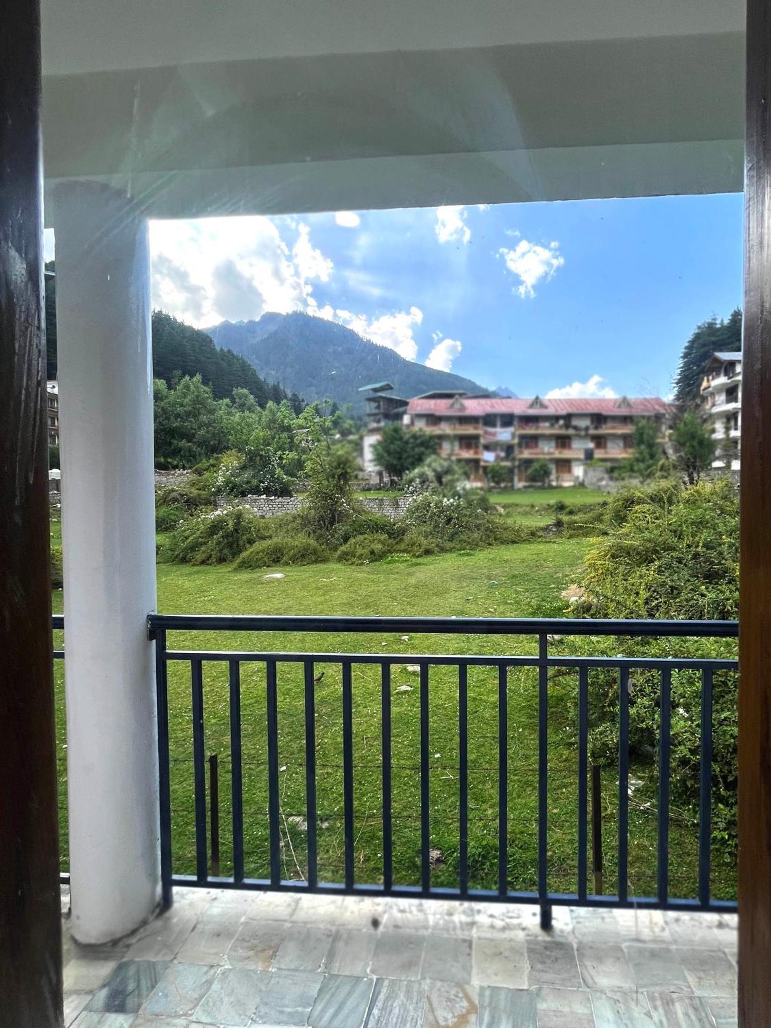 Tourist Hotel 10 Minutes Walking Distance From The Mall Manāli Esterno foto