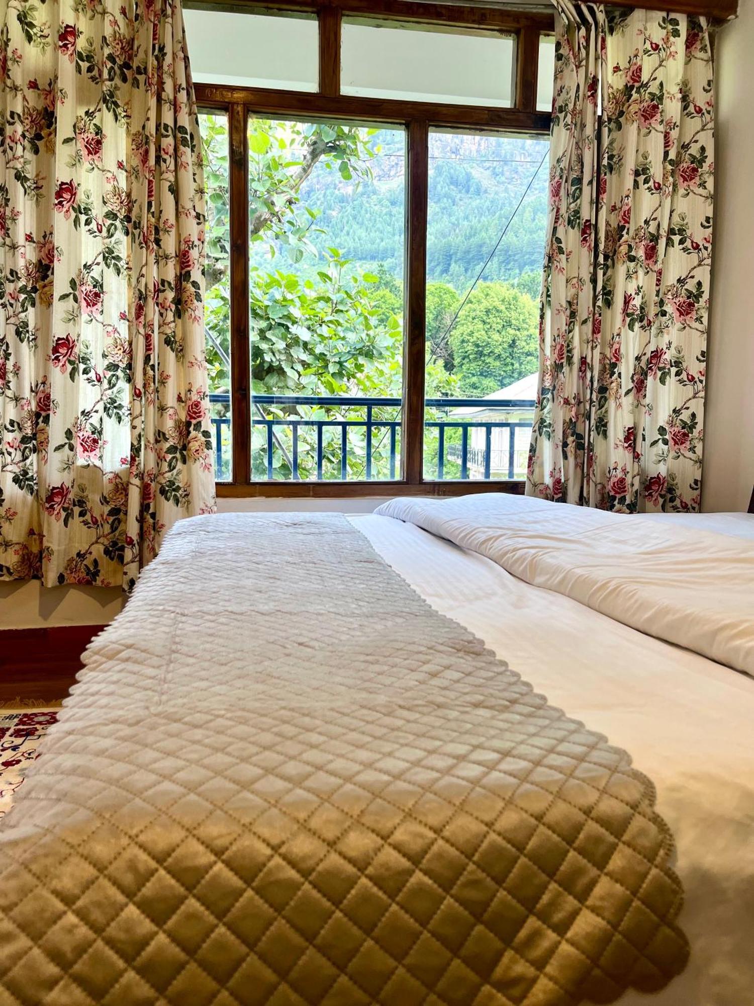 Tourist Hotel 10 Minutes Walking Distance From The Mall Manāli Esterno foto