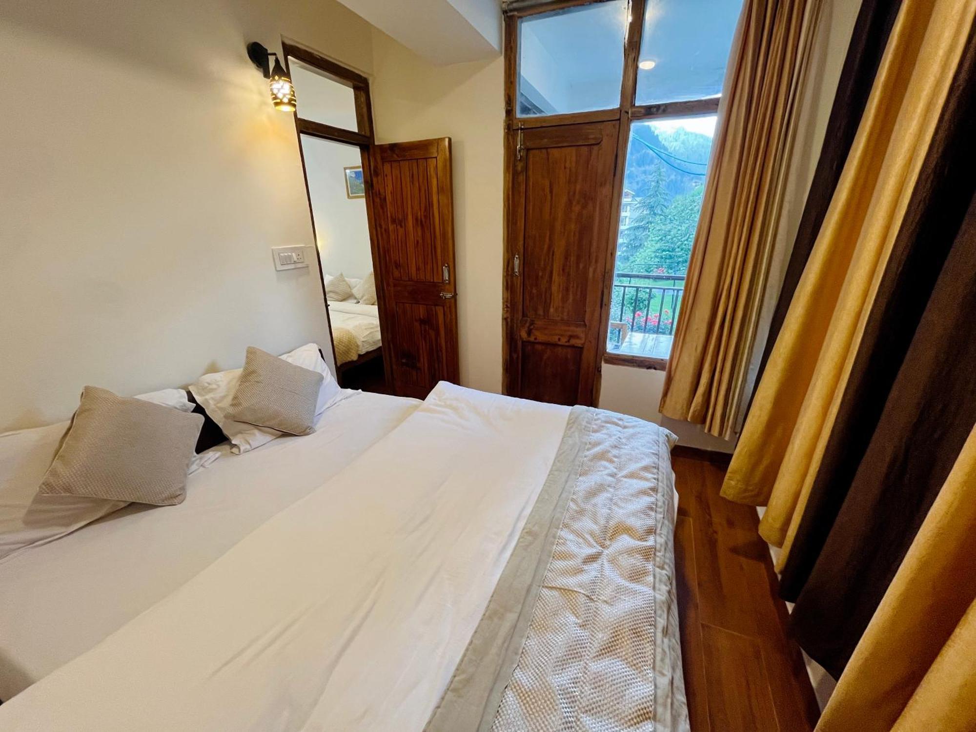 Tourist Hotel 10 Minutes Walking Distance From The Mall Manāli Esterno foto