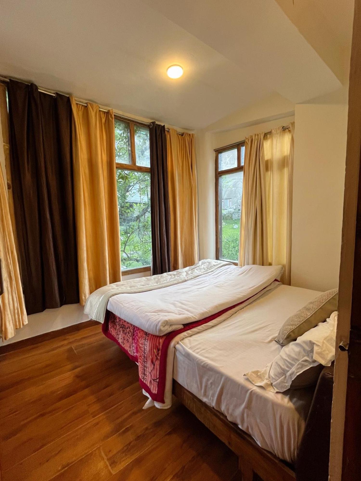 Tourist Hotel 10 Minutes Walking Distance From The Mall Manāli Esterno foto