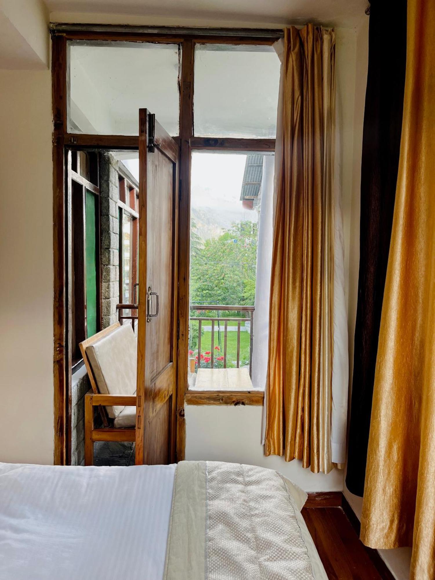 Tourist Hotel 10 Minutes Walking Distance From The Mall Manāli Esterno foto