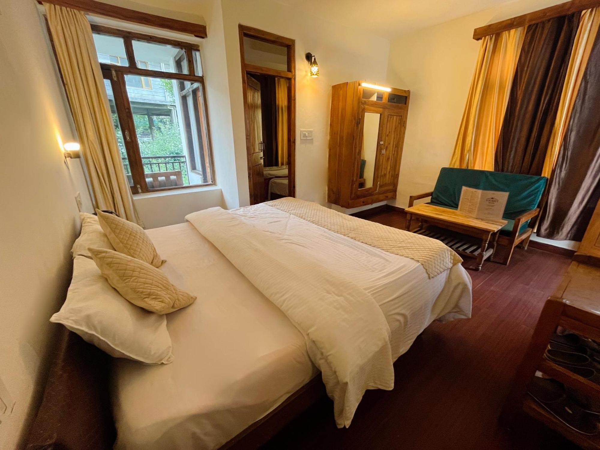 Tourist Hotel 10 Minutes Walking Distance From The Mall Manāli Esterno foto