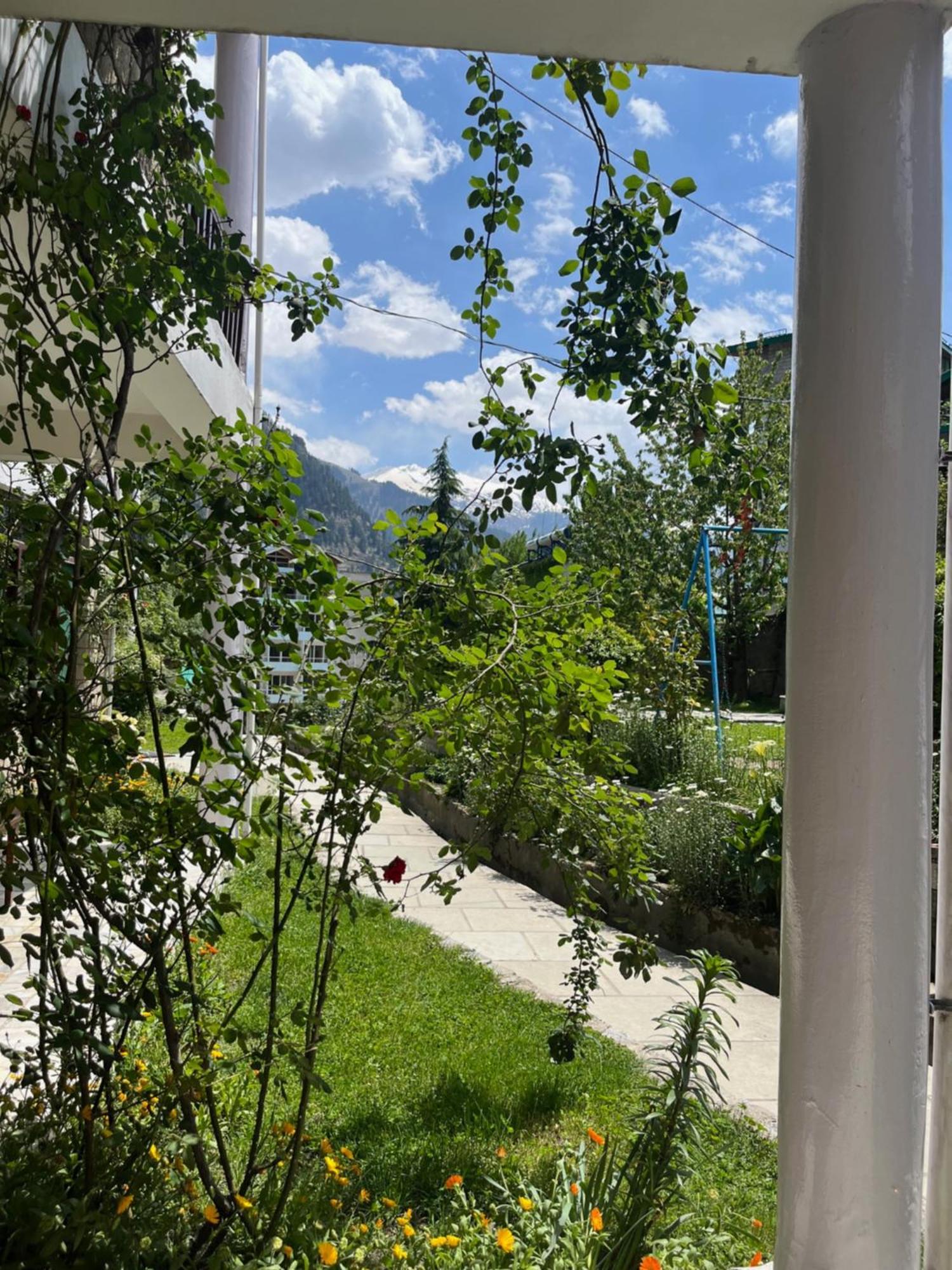 Tourist Hotel 10 Minutes Walking Distance From The Mall Manāli Esterno foto