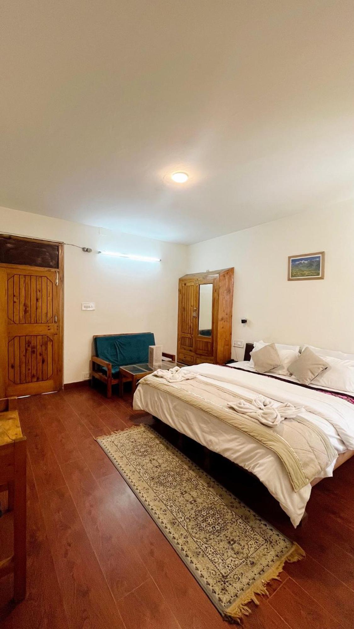 Tourist Hotel 10 Minutes Walking Distance From The Mall Manāli Esterno foto