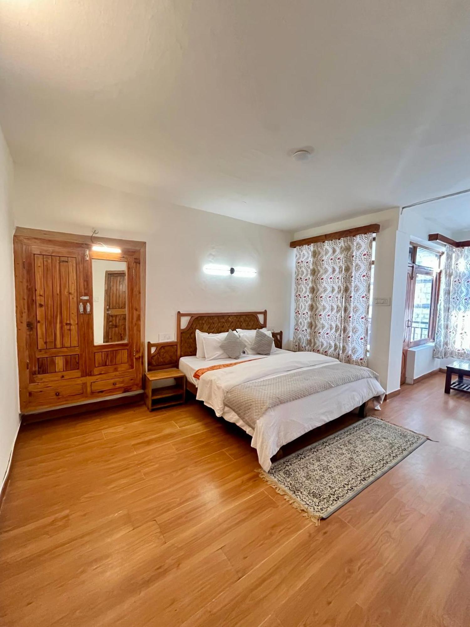 Tourist Hotel 10 Minutes Walking Distance From The Mall Manāli Esterno foto