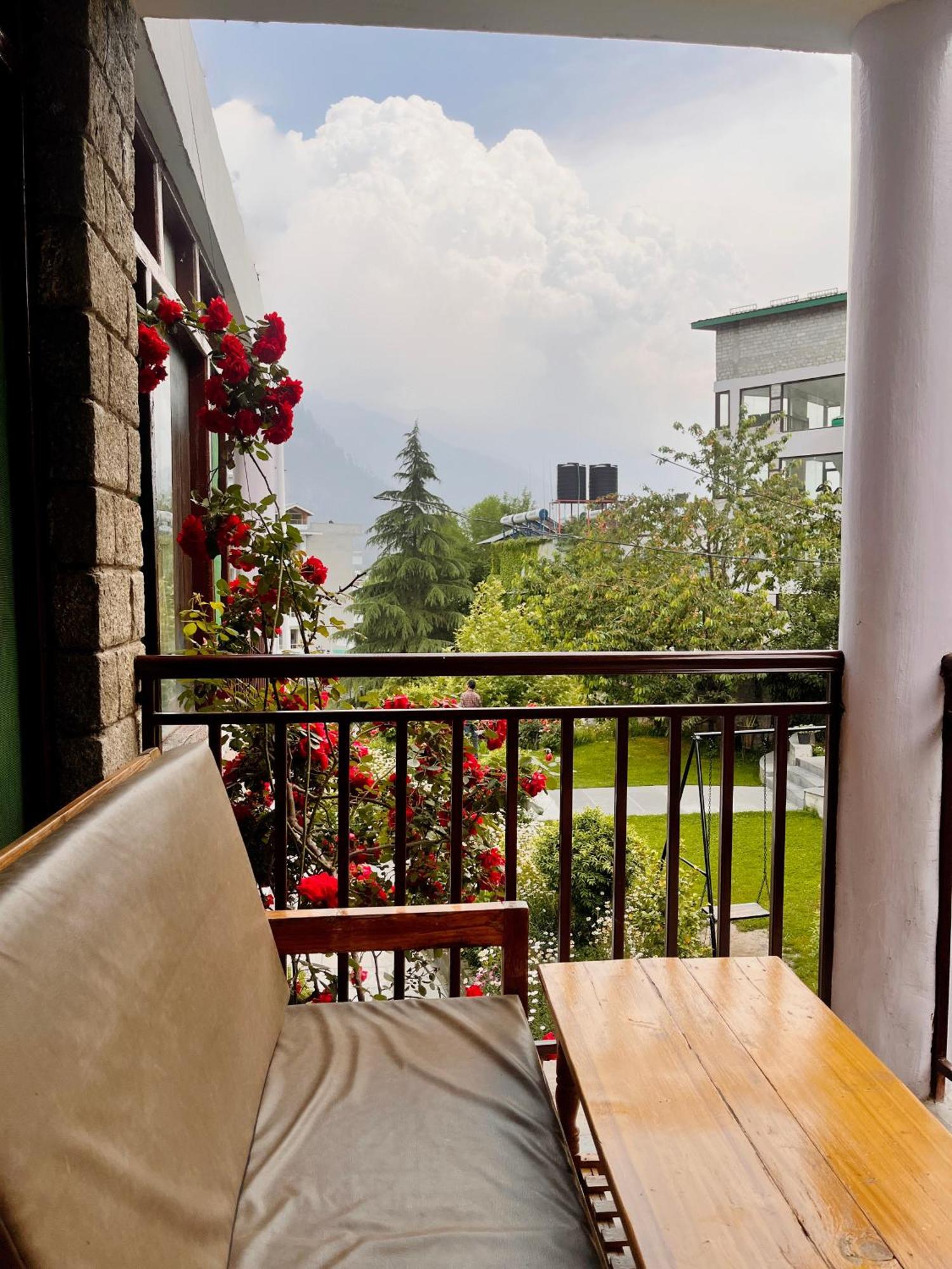 Tourist Hotel 10 Minutes Walking Distance From The Mall Manāli Esterno foto