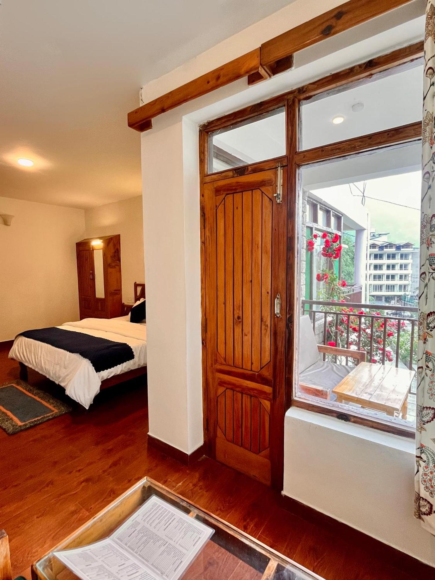 Tourist Hotel 10 Minutes Walking Distance From The Mall Manāli Esterno foto