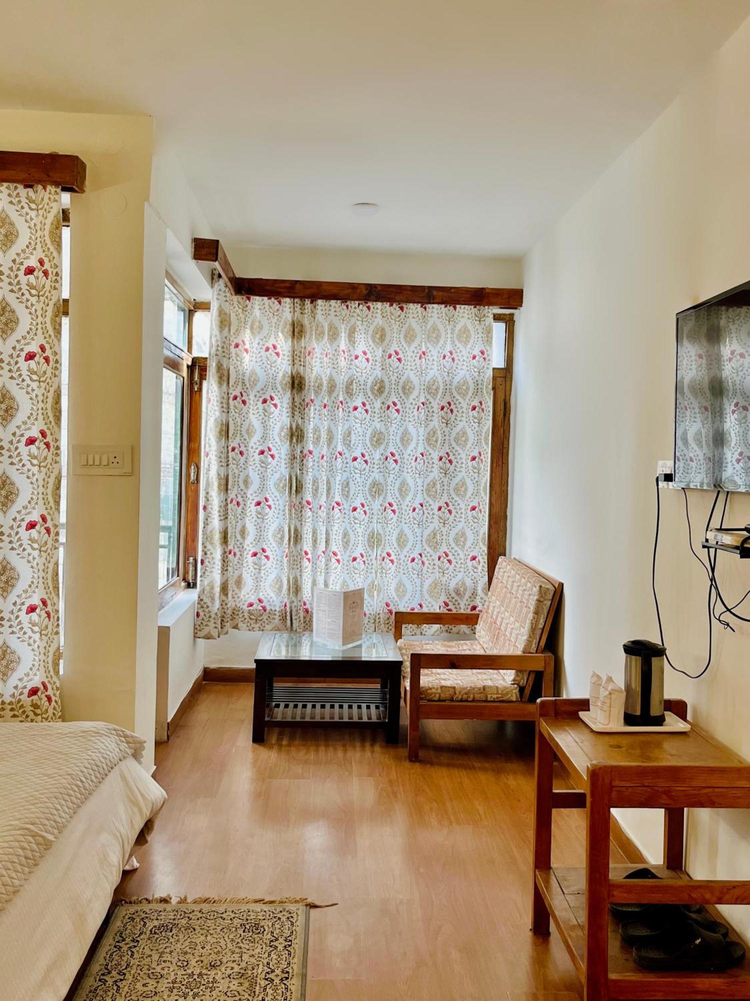 Tourist Hotel 10 Minutes Walking Distance From The Mall Manāli Esterno foto